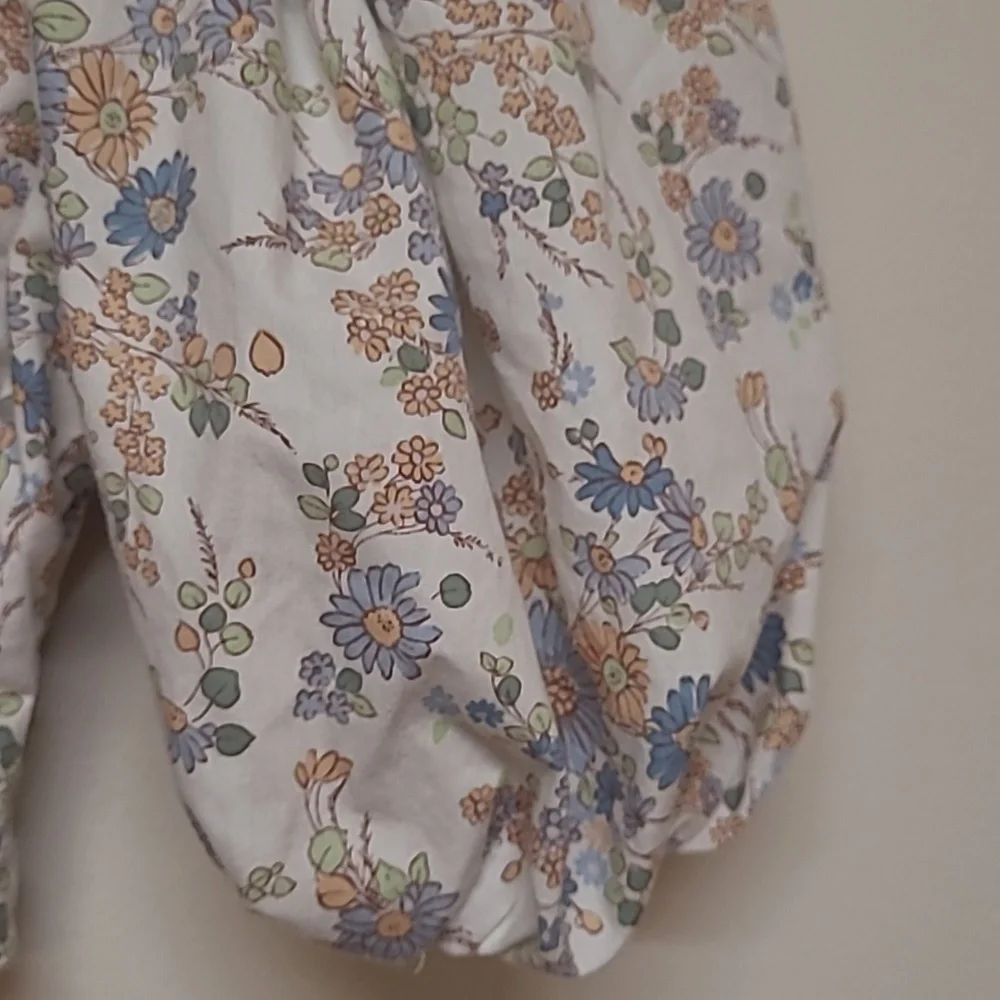 Abercrombie & Fitch Tan Puff Sleeve Crop Blouse used good condition for women‎ .